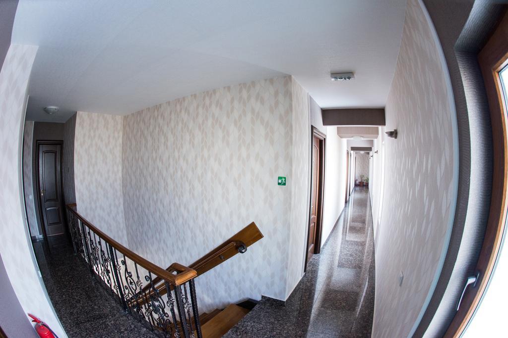 Hotel La Strada بلوييست المظهر الخارجي الصورة