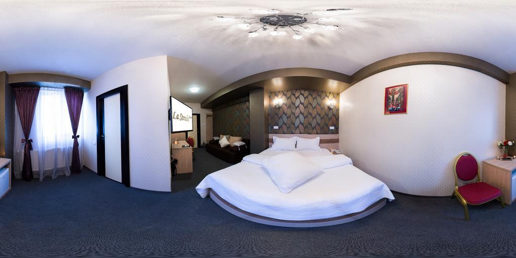 Hotel La Strada بلوييست الغرفة الصورة