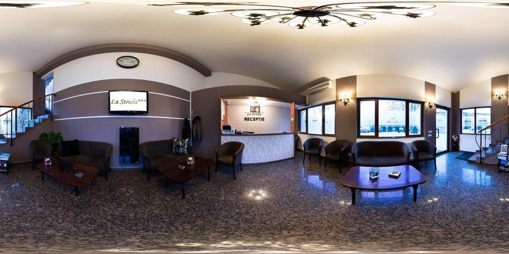 Hotel La Strada بلوييست المظهر الخارجي الصورة