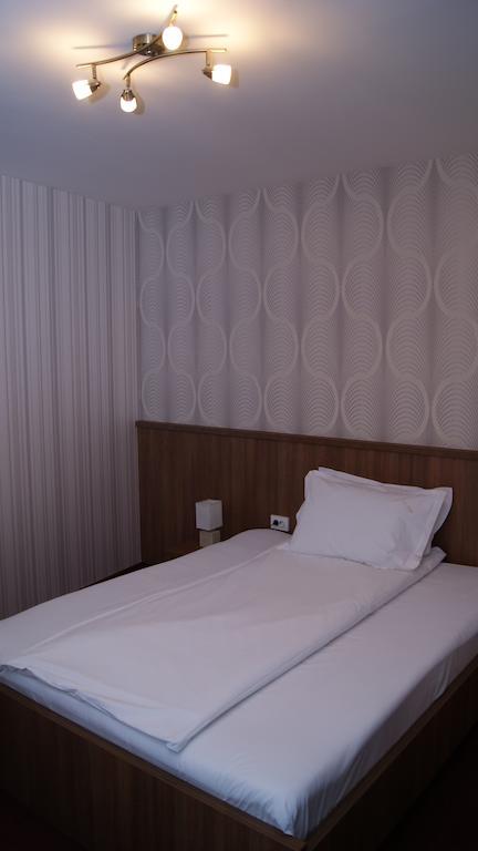 Hotel La Strada بلوييست المظهر الخارجي الصورة