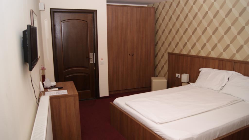 Hotel La Strada بلوييست الغرفة الصورة